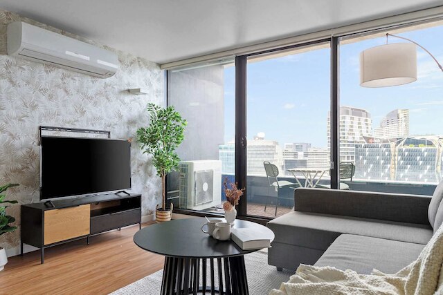 Chic Apartment by Southern Cross, Free Parking