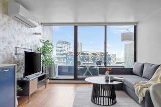 Chic Apartment by Southern Cross, Free Parking