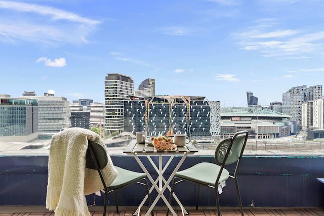 Chic Apartment by Southern Cross, Free Parking