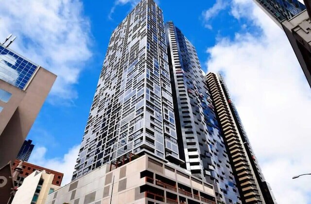 A Modern CBD Apt Right Next to Southern Cross
