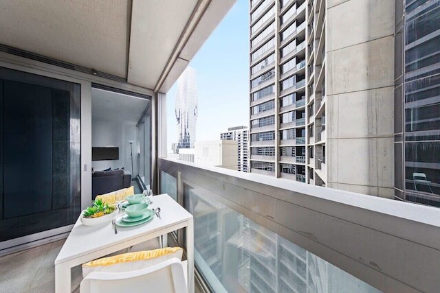 A Modern CBD Apt Right Next to Southern Cross