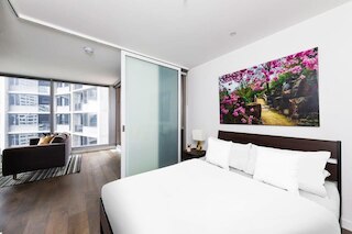 A Modern CBD Apt Right Next to Southern Cross