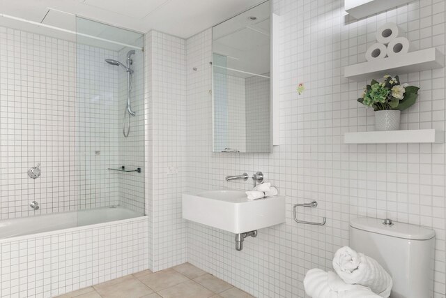 ア シック 2ベッドルーム アパートメント ニア メルボルン ユニ, フリー パーキング