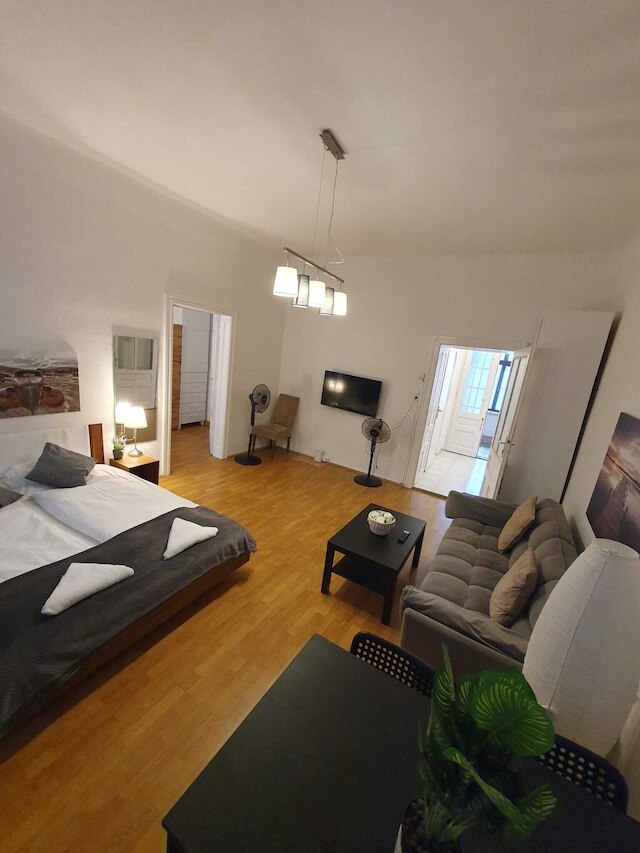 Modern 2BR Apt Downtown Long Stay