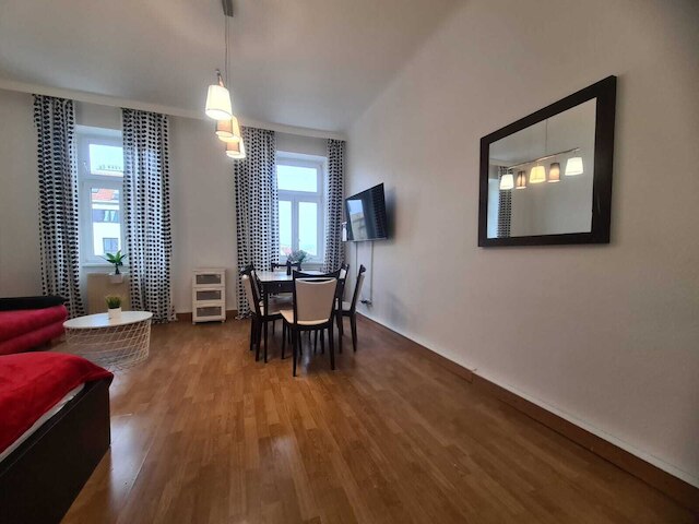 Chic 2BR Apt Downtown Long Stay