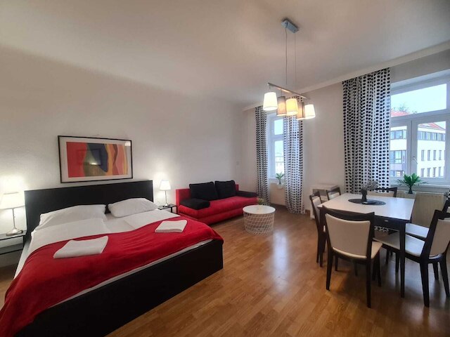 Chic 2BR Apt Downtown Long Stay