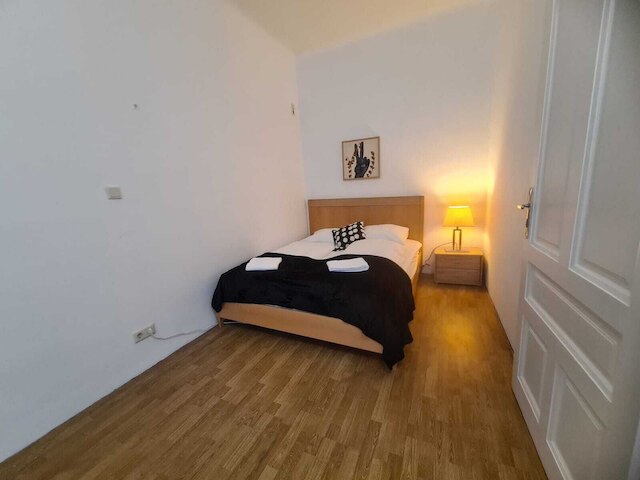 Chic 2BR Apt Downtown Long Stay