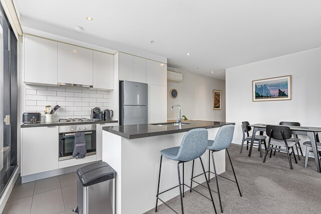 プリスティン 2ベッド ユニット ウィズ ビューティフル シティ ランドスケープ