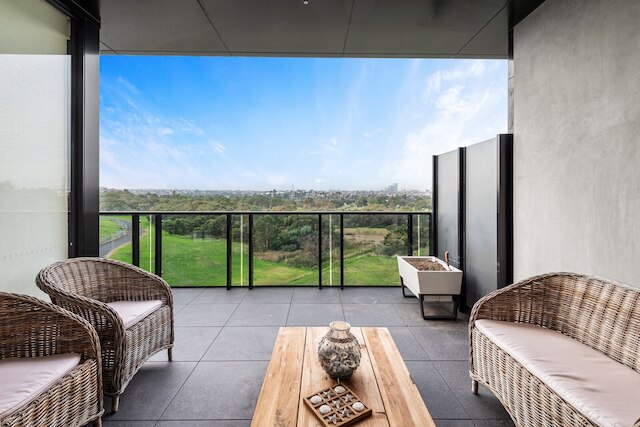 ア テイスト オブ パラダイス イン インナーシティ サバービア