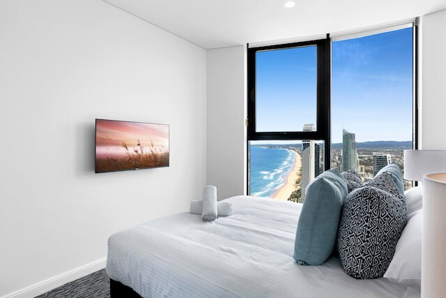 オーシャンフロント 2ベッド ウィズ スペクタキュラー ビュー プール & ジム