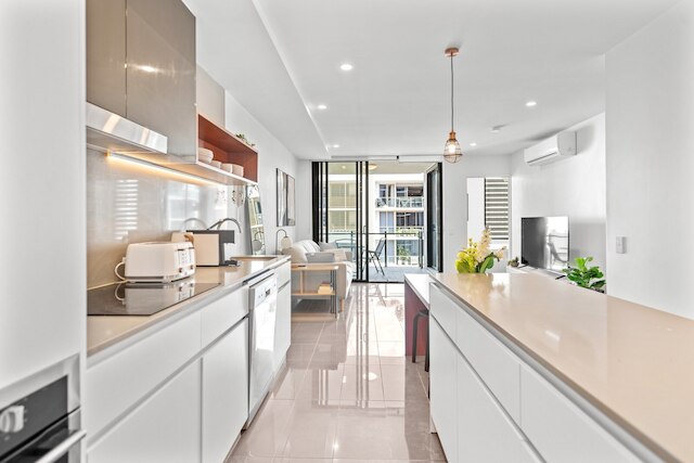 スタイリッシュ ウエストエンド ステイ ウィズ ルーフトッププール & BBQ