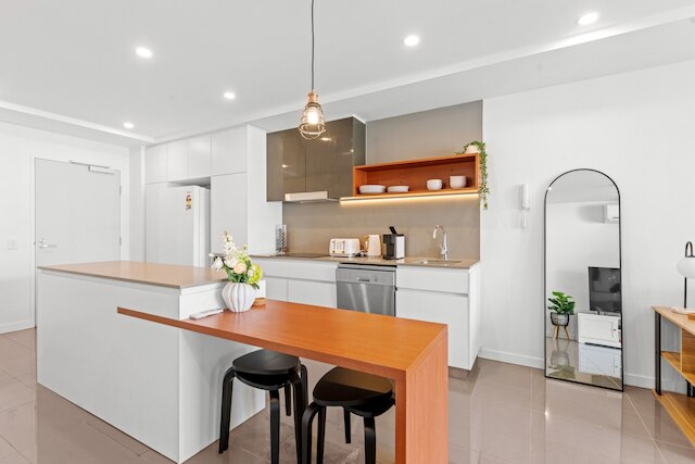 スタイリッシュ ウエストエンド ステイ ウィズ ルーフトッププール & BBQ