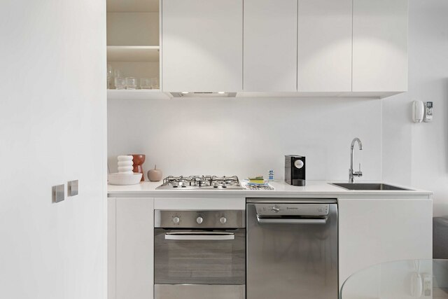 チャーミング 1ベッド アパートメント ウィズ ア バルコニー