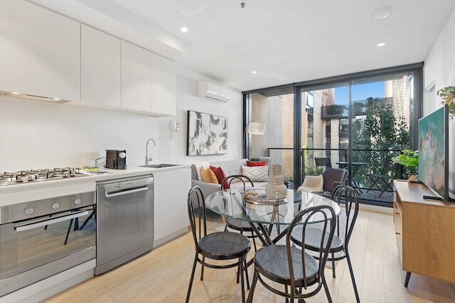 チャーミング 1ベッド アパートメント ウィズ ア バルコニー