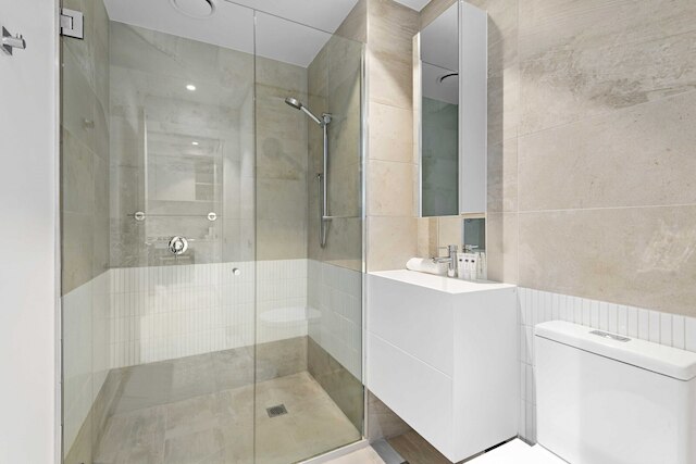 チャーミング 1ベッド アパートメント ウィズ ア バルコニー