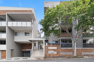 ヴァイブレント 2 ベッド アパートメント ウィズ プール アンド ジム アクセス