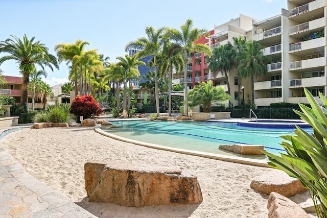 インナーシティ 1 ベッド ウィズ プール & スパ