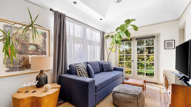 スパニッシュ リバイバル チャーム イン シルバーレイク ウィズ パティオ, BBQ & ウォーカブル ロケーション マルトマン マナー バイ アヴァンステイ