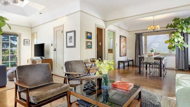 スパニッシュ リバイバル チャーム イン シルバーレイク ウィズ パティオ, BBQ & ウォーカブル ロケーション マルトマン マナー バイ アヴァンステイ