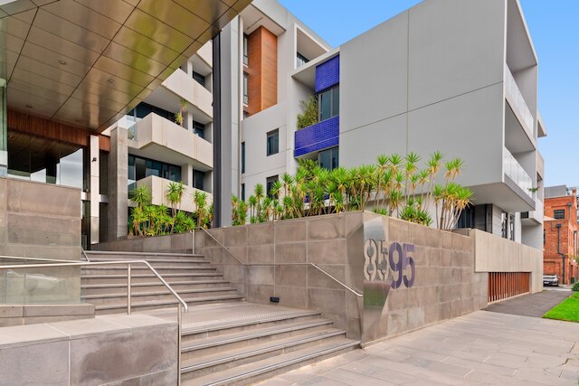 2 ベッド, 500m フロム ザ ビーチ ウィズ プール, ジム & サウナ