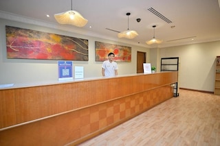 Swing & Pillows at Chinatown