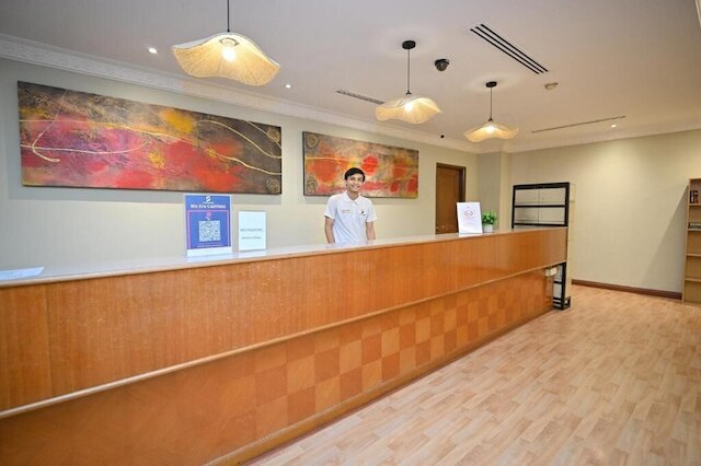 Swing & Pillows at Chinatown