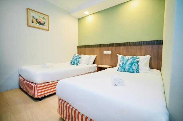 Swing & Pillows at Chinatown