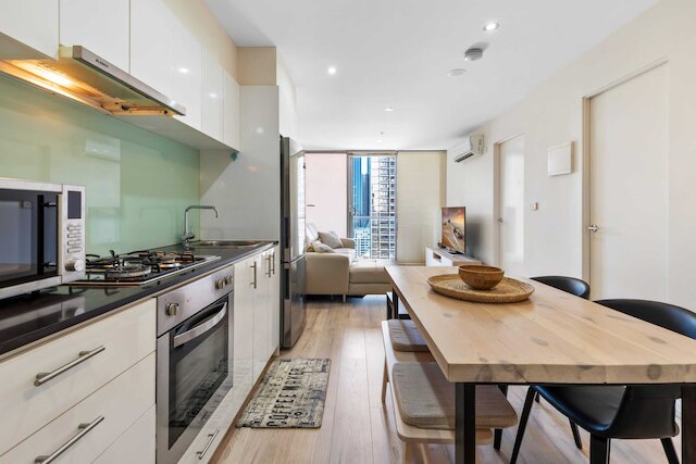 モダン シティ コンビニエンス ウィズ グレートアメニティーズ