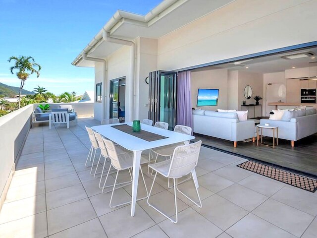 ケアンズ ノース 4ベッド ウィズ アウトドアダイニング & プール