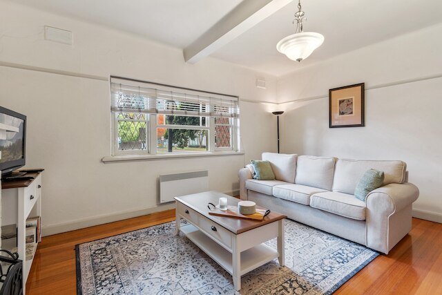 チャーミング 2ベッド アパートメント ウィズ ファイヤープレイス & パーキング