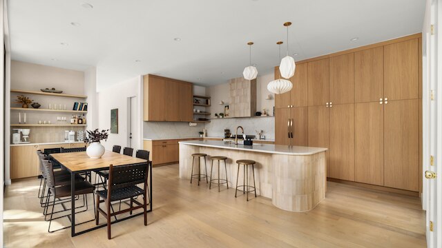 イーストサイド ラックス グループ ウィズ プール ニア ダウンタウン