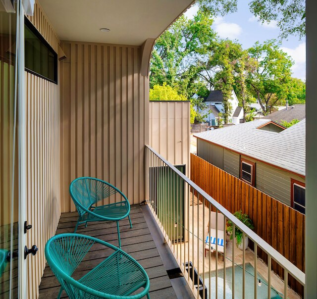 イーストサイド ラックス グループ ウィズ プール ニア ダウンタウン