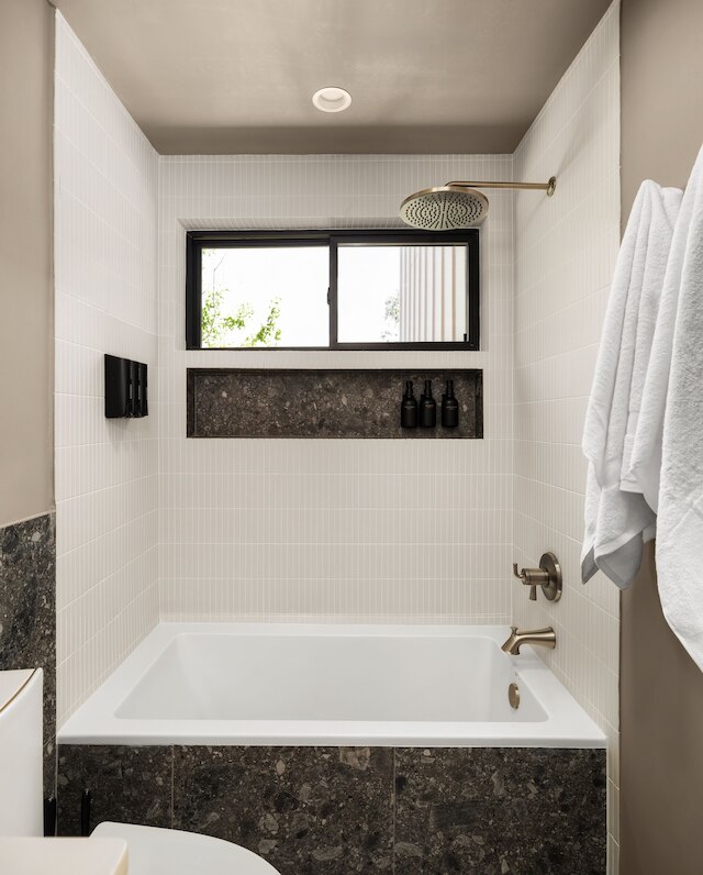 イーストサイド ラックス グループ ウィズ プール ニア ダウンタウン