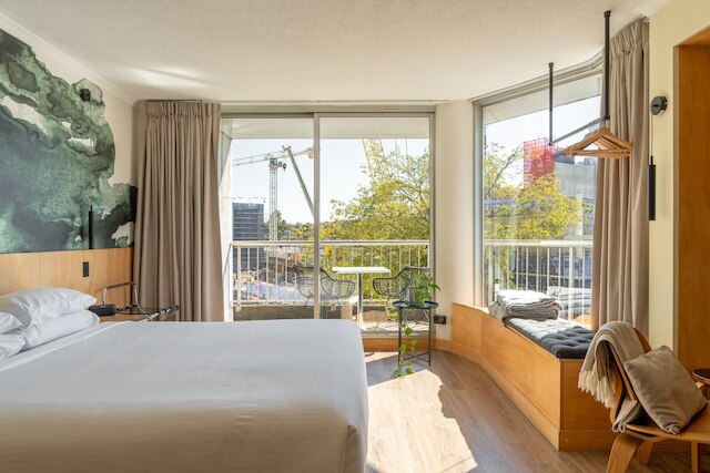 クワーキー CBD 1ベッド ウィズ プール、サウナ アンド バルコニー