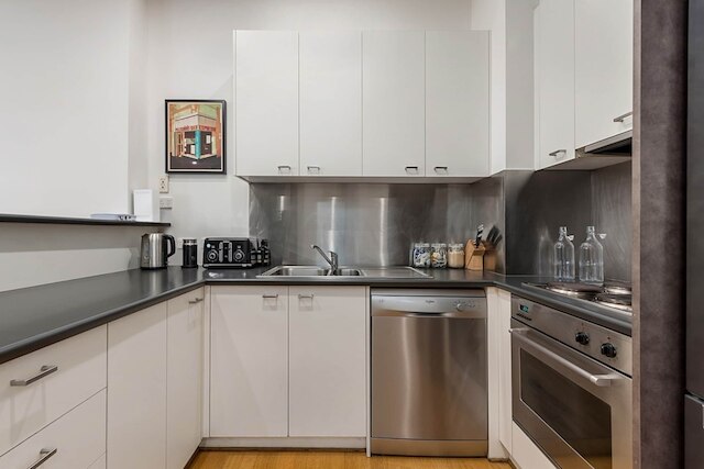 ビューティフル 2ストーリーユニット ウィズ バルコニー ニア スミスストリート