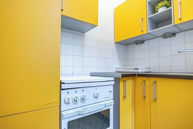 コンテンポラリー 1 ベッドルーム リビングルーム クローズ トゥ ベルヴェデーレ