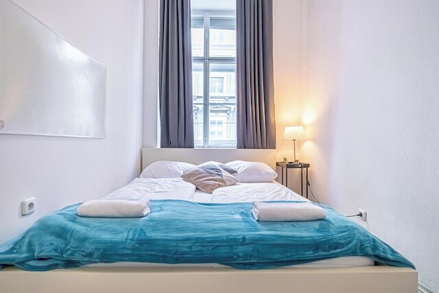 コンテンポラリー 1 ベッドルーム リビングルーム クローズ トゥ ベルヴェデーレ