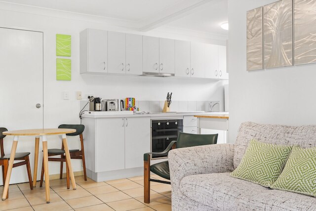 スペーシャス 1ベッド ユニット ウィズ アウトドア パティオ ダイニング