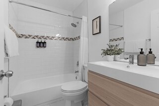 7BD Downtown Oasis Pool