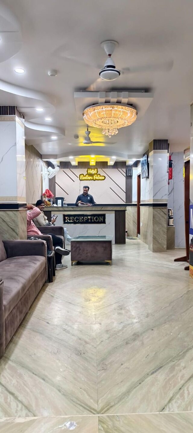 ホテル ニーラム パレス