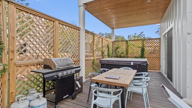 ニューリー リノベーテッド ローアレルゲン ホーム ウィズ プール & ホットタブ