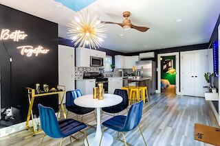 Two-home Group Retreat - 6th Street 4 Min Walk