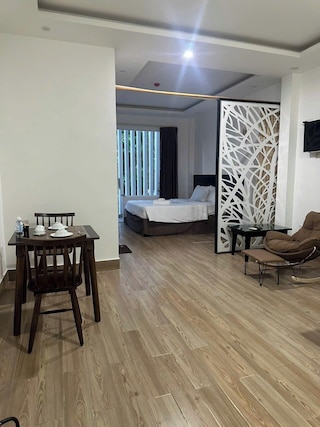 フル ハウス ホテル アンド アパートメント