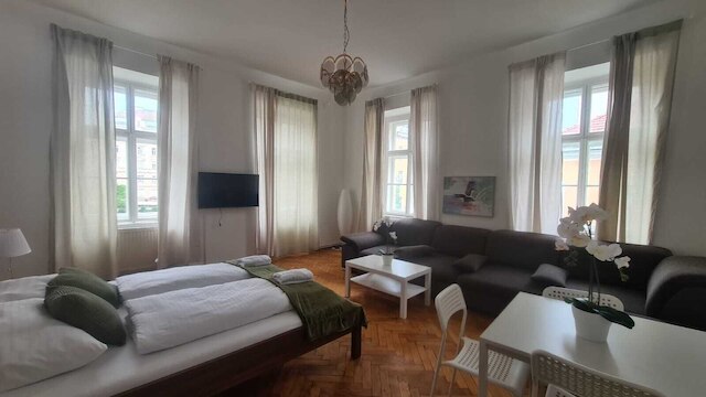 シック 3ベッドルーム ベルヴェデーレ アパートメント