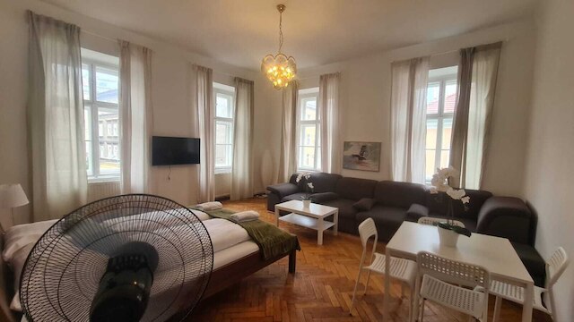 シック 3ベッドルーム ベルヴェデーレ アパートメント