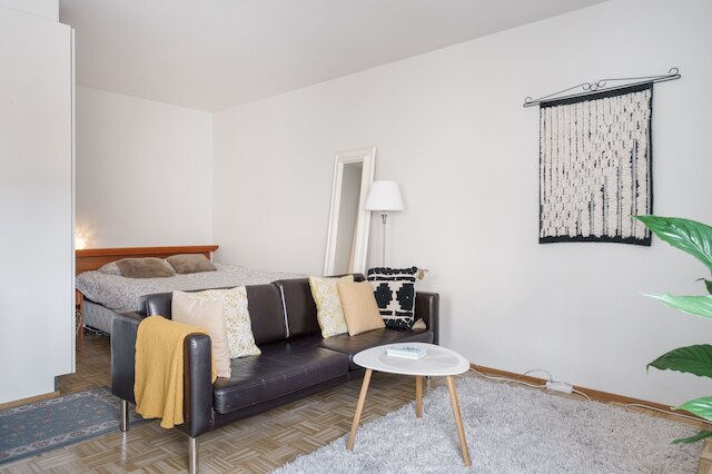 ブライト スタジオ アパートメント ウィズ プライベート バルコニー