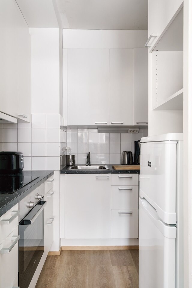 ブライト スタジオ アパートメント ウィズ プライベート バルコニー