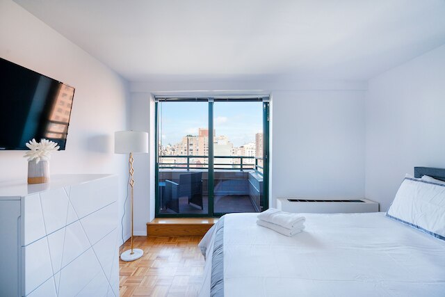 サニー 3 ベッドルーム 3 バスルーム アパートメント ウィズ ラージ バルコニー