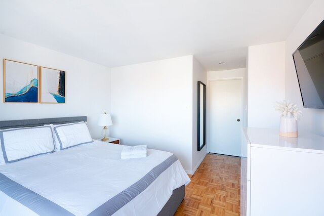 サニー 3 ベッドルーム 3 バスルーム アパートメント ウィズ ラージ バルコニー