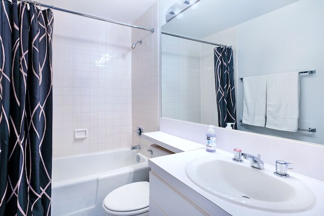 サニー 3 ベッドルーム 3 バスルーム アパートメント ウィズ ラージ バルコニー